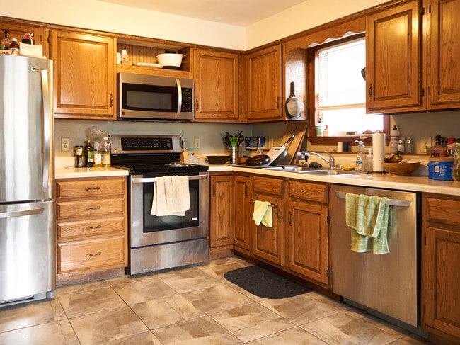 Building Photo - 121 Edith St