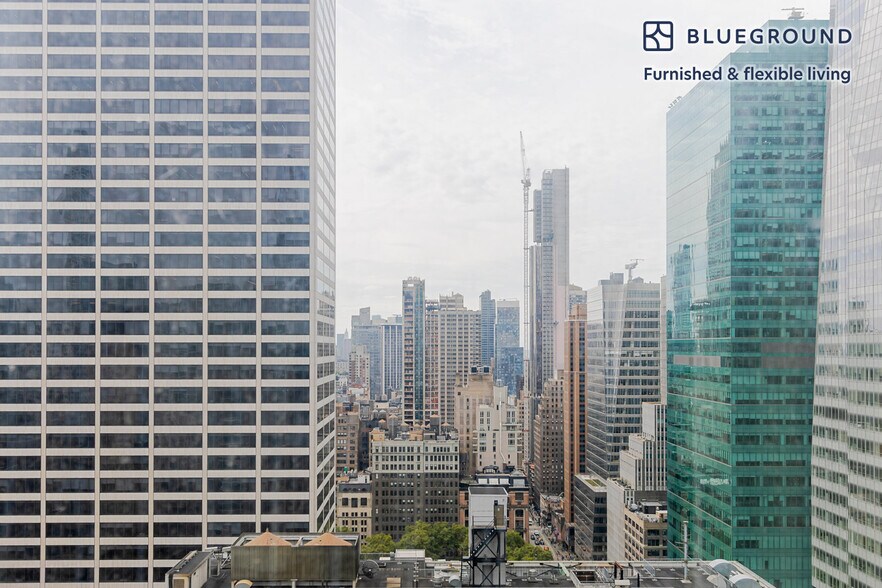 Building Photo - 70 W 45th St