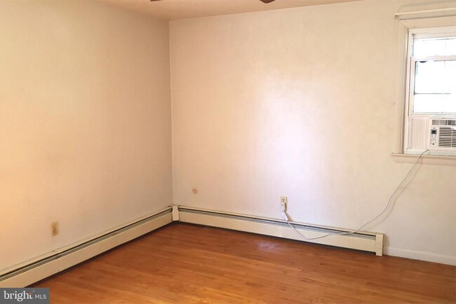 Building Photo - 163 Scroggy Rd