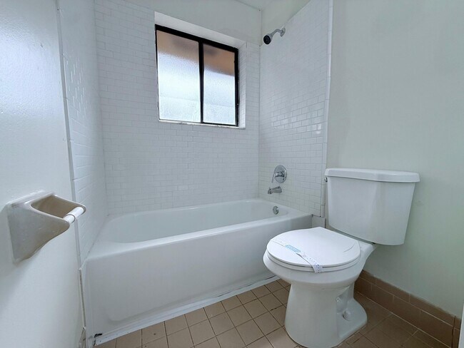 Building Photo - 3084 Collin Dr