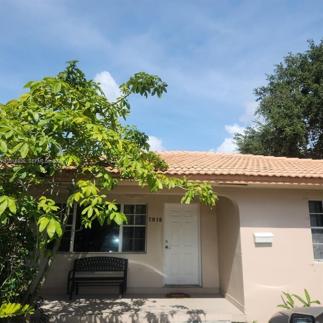 Building Photo - 2018 SW 58th Ct