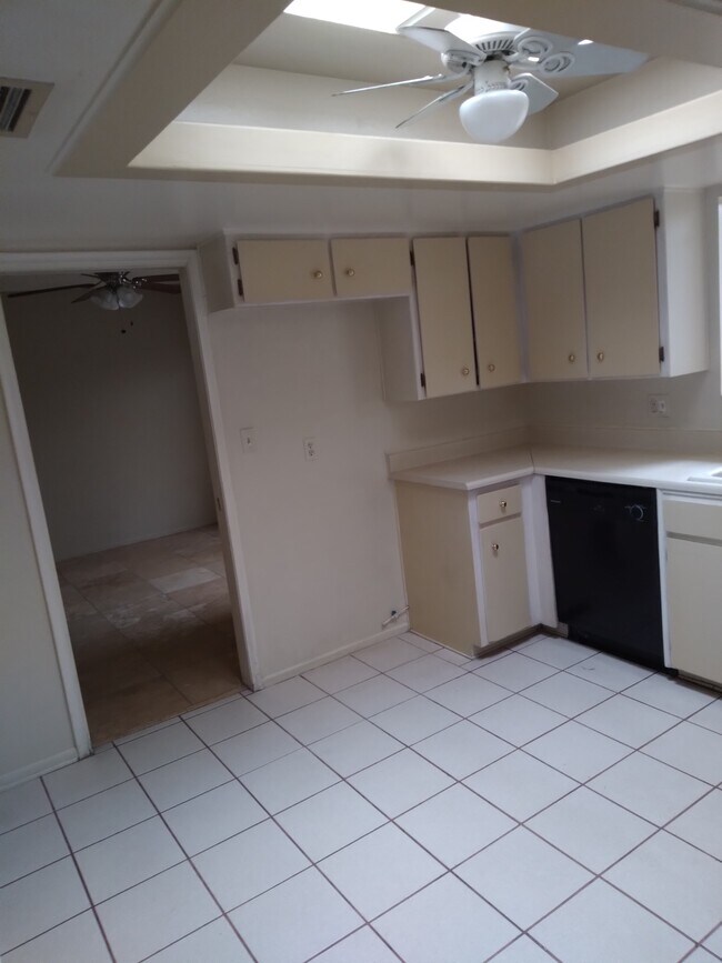 DISHWASHER - 6734 N 19th St