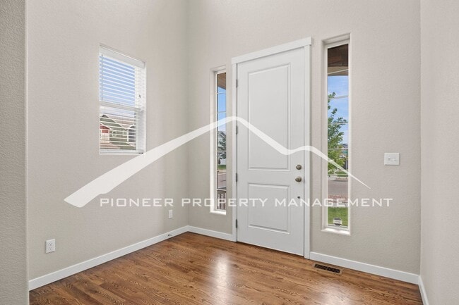 Building Photo - Beautiful 4-Bedroom Home with Mountain Vie...