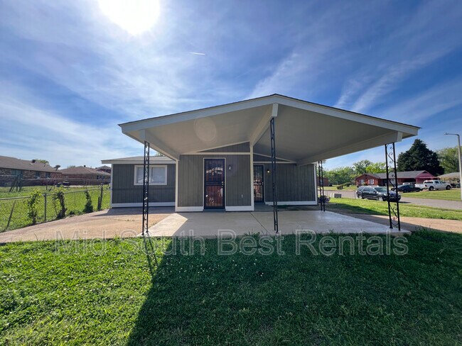 Building Photo - 481 Tuton Cove