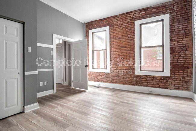 Building Photo - 3158 Oregon Ave