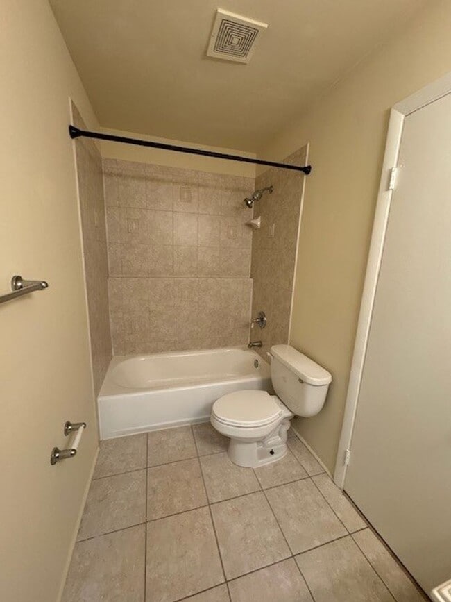 Building Photo - Adorable 3 Bedroom 2 Bath Home w/one car attached garage