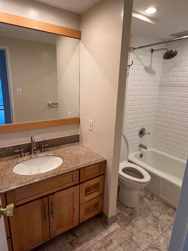 Bath - 1116 Warburton Ave