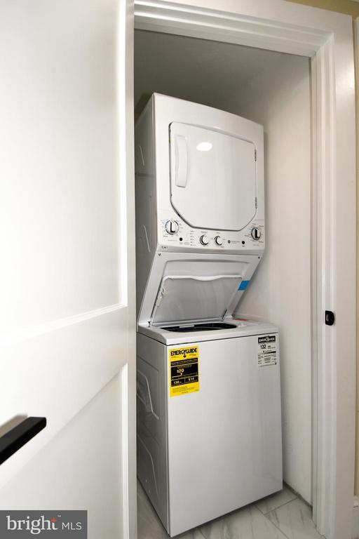 Building Photo - 216 S Henry St