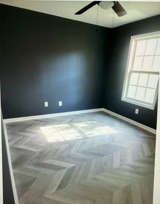 Building Photo - Move-In Ready Home Designed for Comfortable Family Living