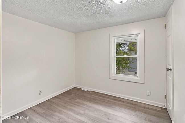 Building Photo - 1310 Summerfield Ave