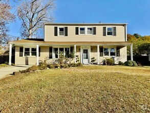 Building Photo - A Pool Home in Birchwood Gardens! Availabl...