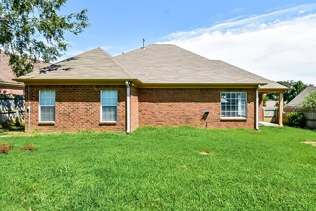 Building Photo - 401 Timber Way S