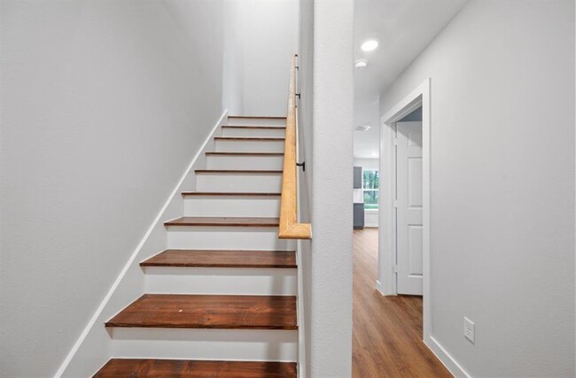 Building Photo - 8715 Bertwood St