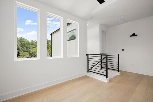Building Photo - 913 Capitol Ct