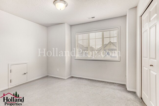 Building Photo - Gorgeous Single-Family Home with Central A/C!