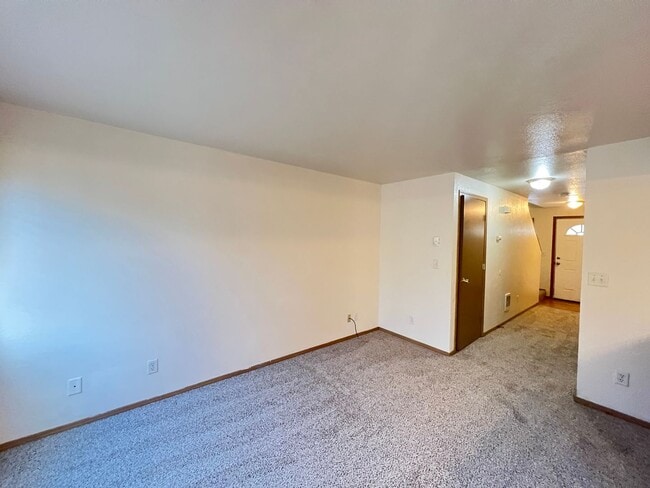 Building Photo - 123 Green Ln