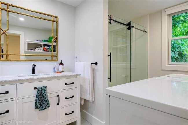 Building Photo - 59 Melrose Ave