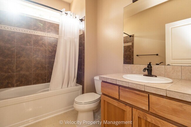 Building Photo - Single Level Home Near Rivers Edge Golf Course!