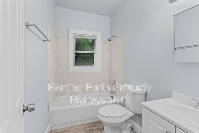 Building Photo - 500 61st St