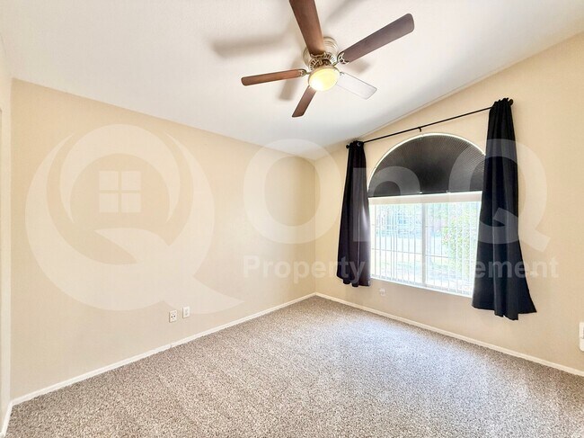 Building Photo - 1150 W Lark Dr