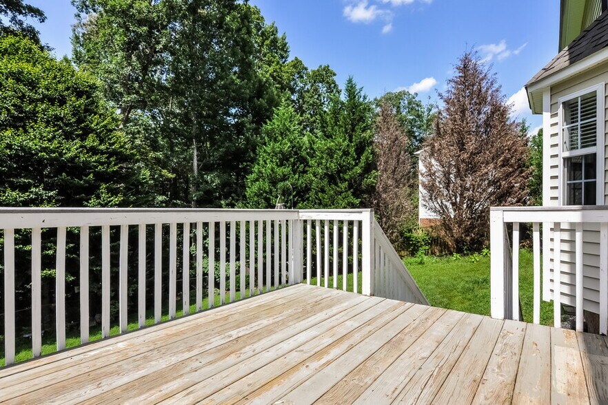 Building Photo - 120 Nightshade Ln