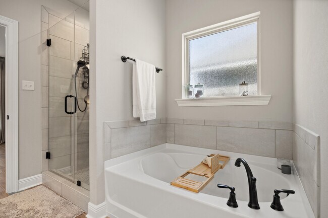 Building Photo - 212 Blaze Blvd