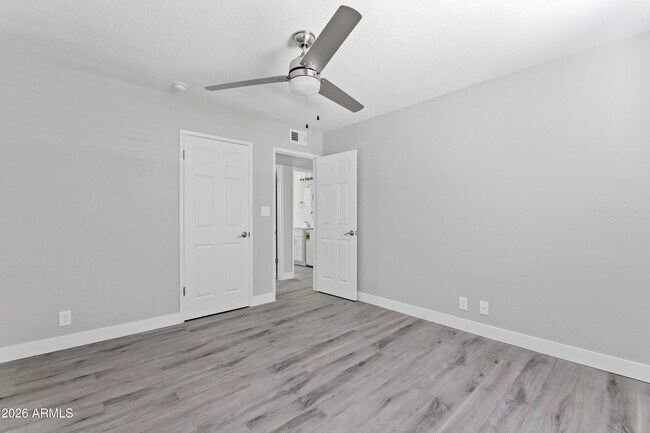 Building Photo - 35 W Medlock Dr