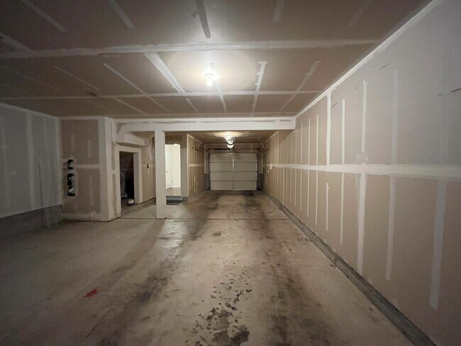 Building Photo - 10973 Southwest Sage Terrace