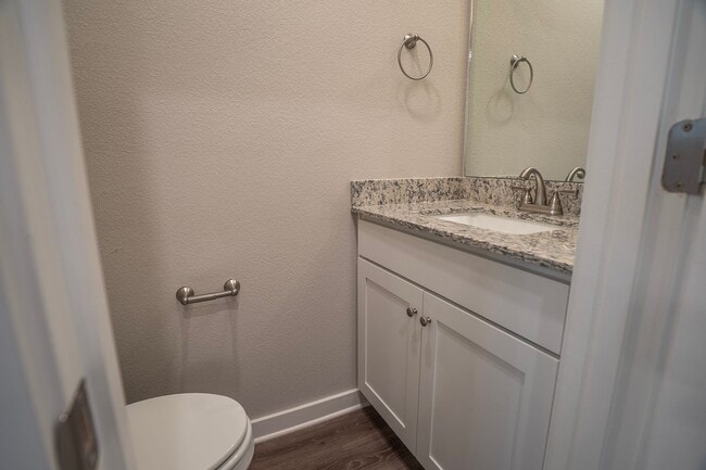Building Photo - 2 bedroom 2.5 bath Home In Fayetteville!