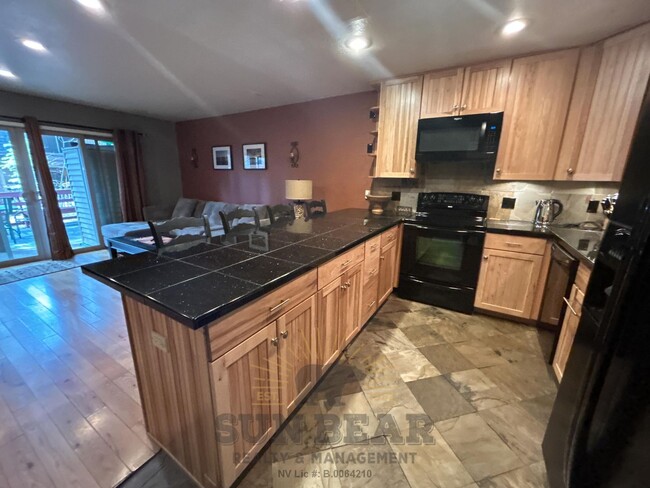 Building Photo - 3 Bedroom - Great Location!
