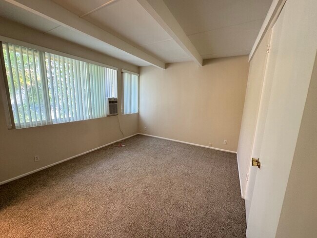 Building Photo - 11500 Rochester Ave