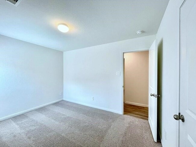 Building Photo - 13010 Sorrento Bay Dr