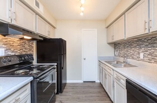 Kitchen - Cypress Square Apartments