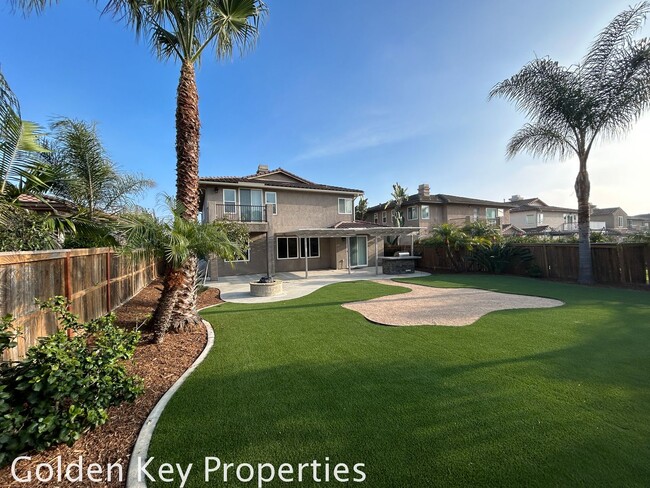Building Photo - Beautiful Executive home located in the Ra...
