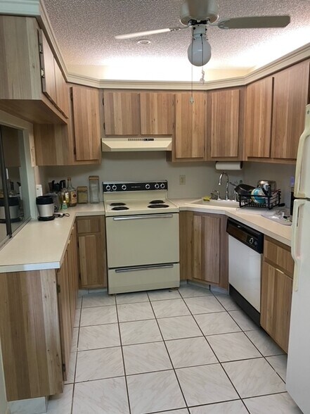 Building Photo - 503 Shady Pine Way