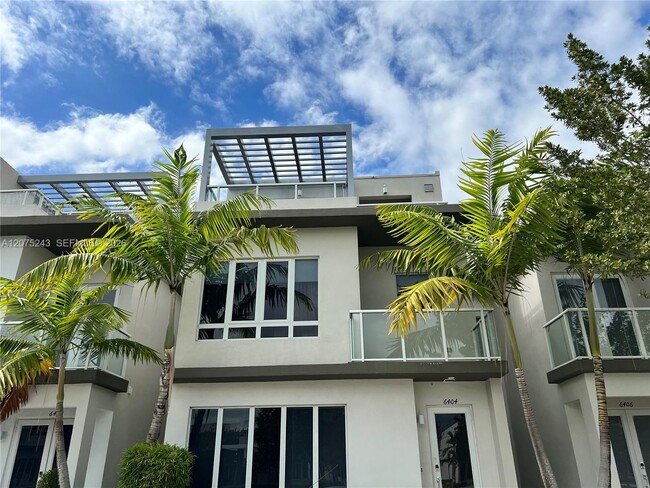Building Photo - 6404 NW 105th Pl
