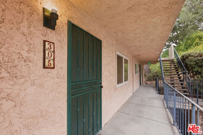 Building Photo - 2940 N Verdugo Rd