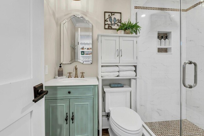 Building Photo - 105 Academy St