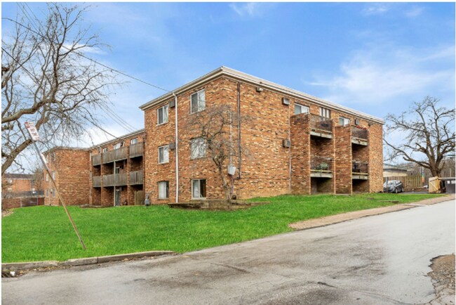 Building Photo - Recently renovated 1-bedroom suite