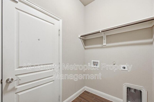 Building Photo - 556 Avery Pt