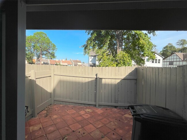 Building Photo - 12315 Glenview Dr