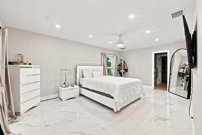 Building Photo - 821 Ramblewood Dr