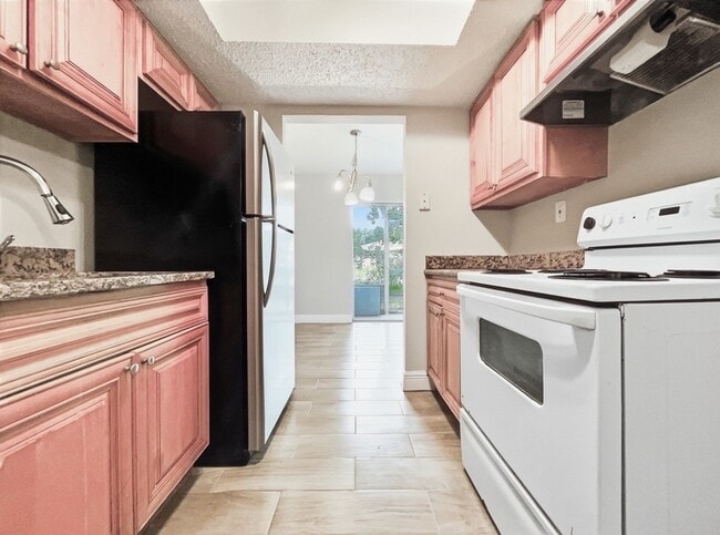 Building Photo - 2/2 Condo in Millenium Palms