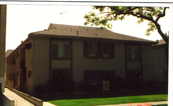 Building Photo - 404 N Palm Dr
