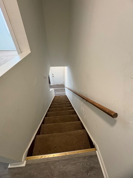 Building Photo - 313 S Bailey St