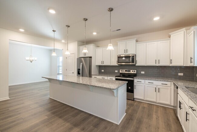 Building Photo - 3 Bedroom Home - Stonebridge Fairways - AV...