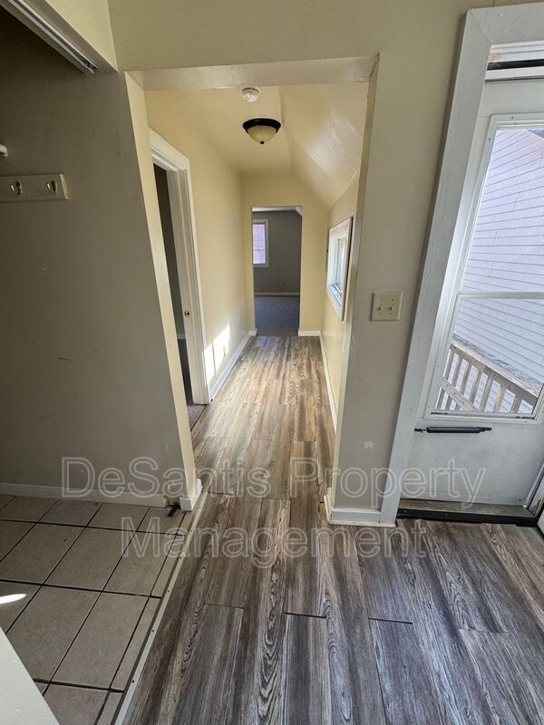 Building Photo - 207 Railroad Ave