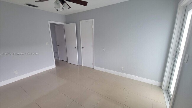 Building Photo - 730 NE 46th Ct