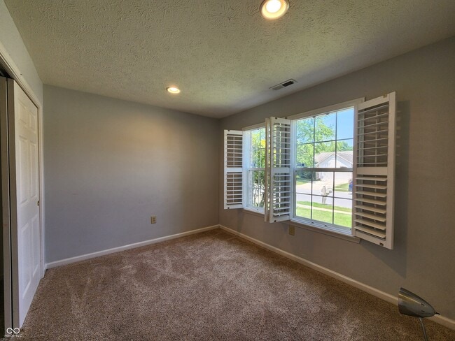 Building Photo - 10521 Sand Creek Blvd