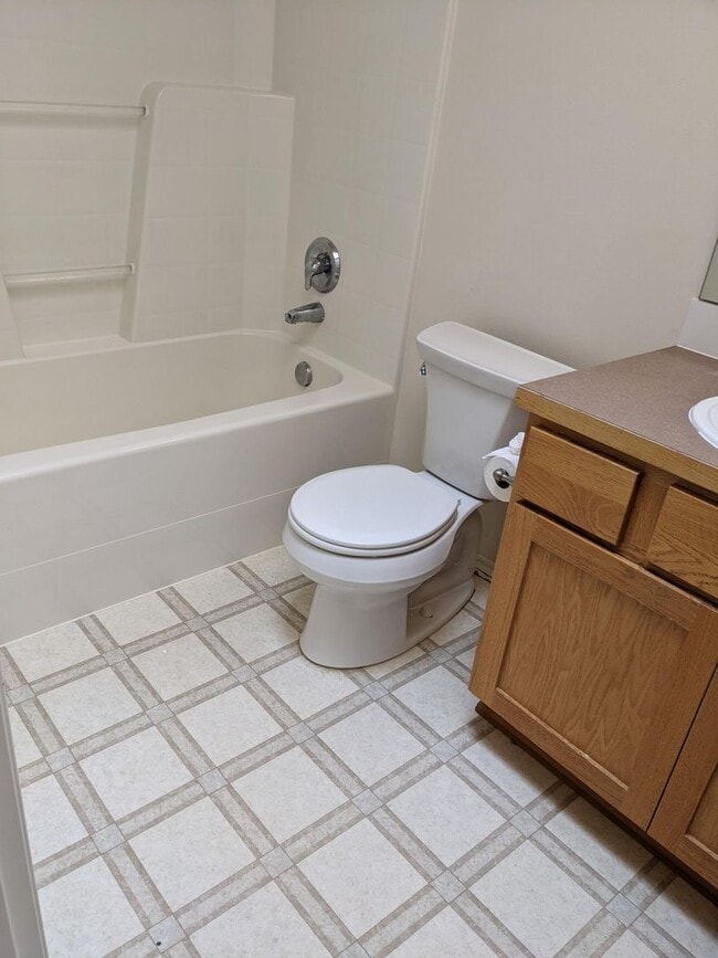 Building Photo - Woodinville Duvall Road. 4 bed. +den. 2.5 ...